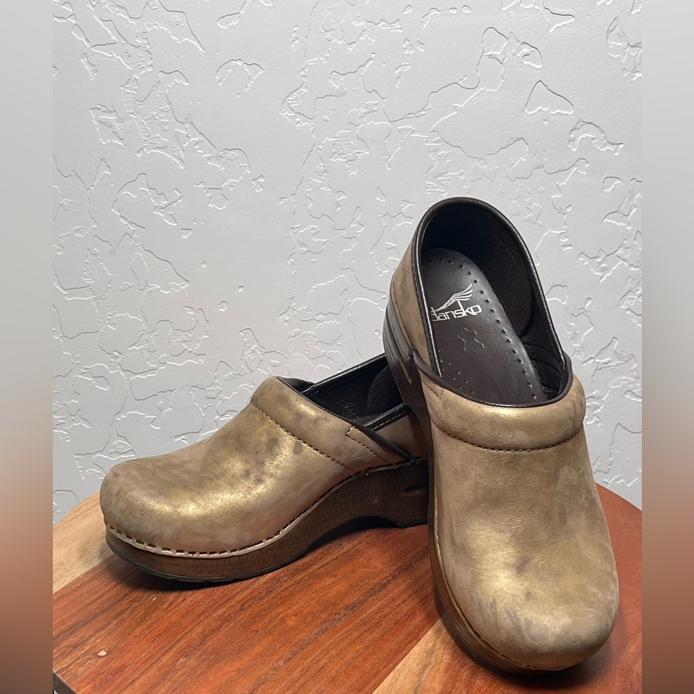 Dansko Professional Metallic Effect Leather Clogs In Bronze  size 38